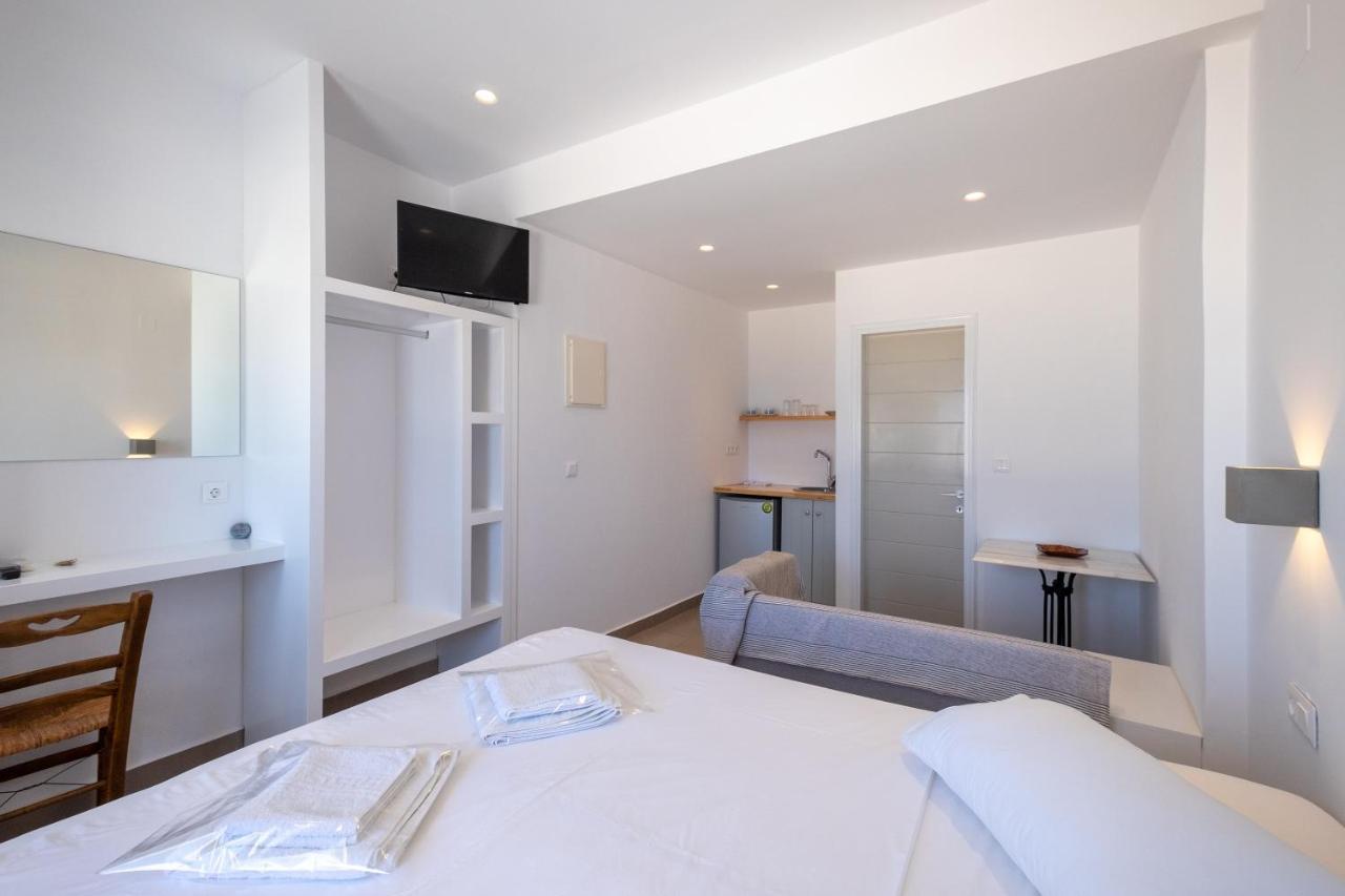 Lorenzo Studios And Suites Paros Naousa Exterior foto